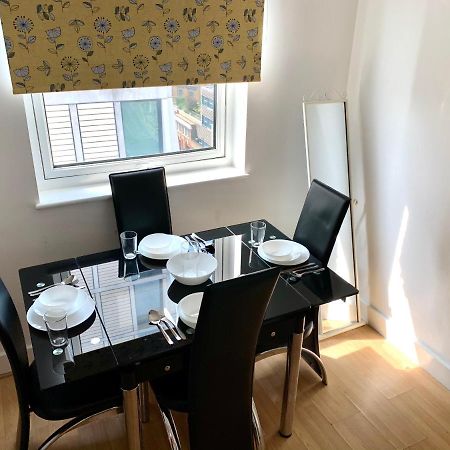 Central London 2 Bedrooms, Seperate Recption, Full Kitchen, Free Parking Luaran gambar