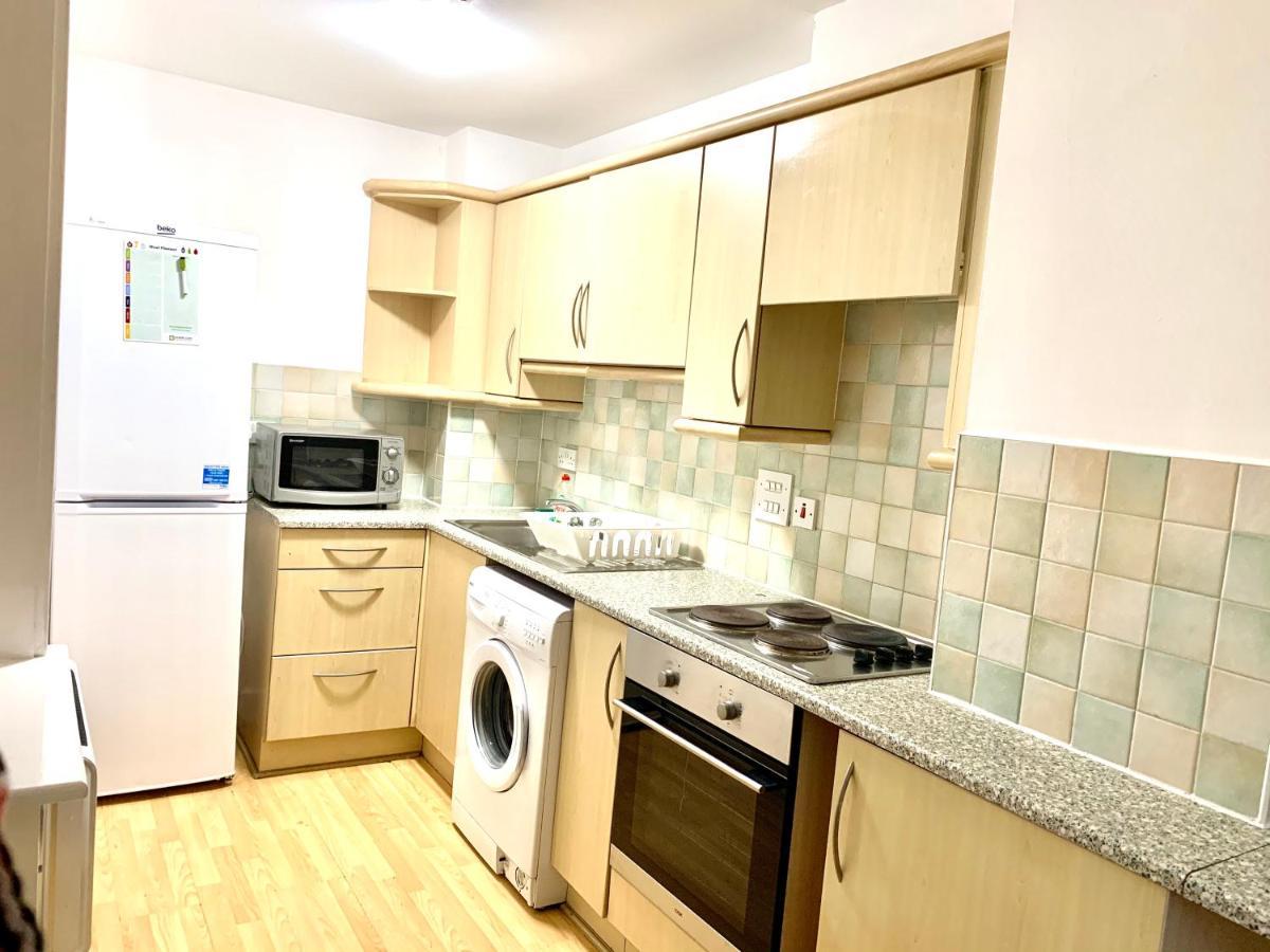Central London 2 Bedrooms, Seperate Recption, Full Kitchen, Free Parking Luaran gambar