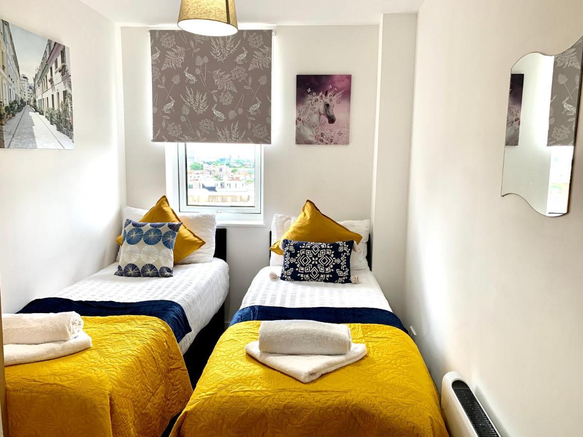 Central London 2 Bedrooms, Seperate Recption, Full Kitchen, Free Parking Luaran gambar