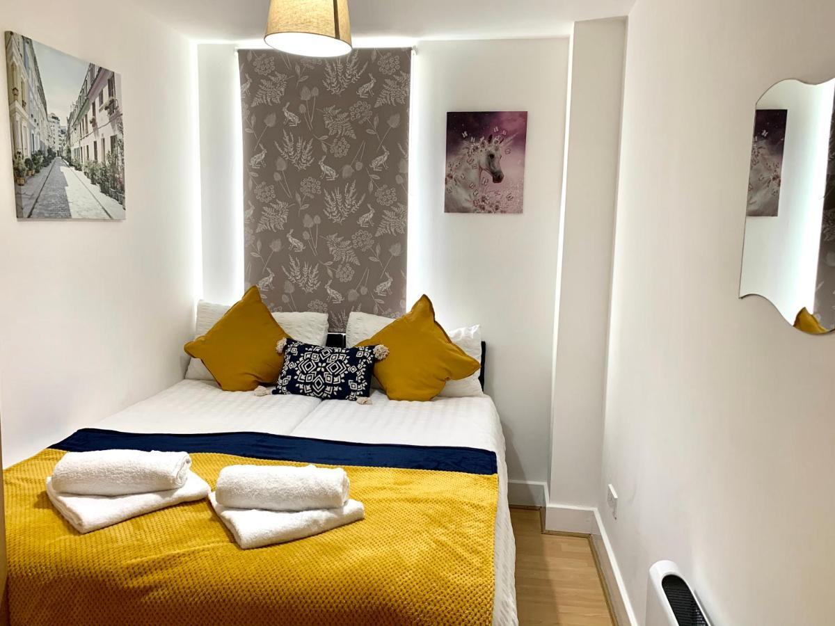 Central London 2 Bedrooms, Seperate Recption, Full Kitchen, Free Parking Luaran gambar