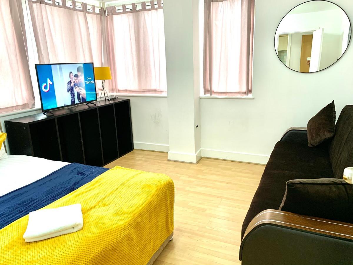 Central London 2 Bedrooms, Seperate Recption, Full Kitchen, Free Parking Luaran gambar