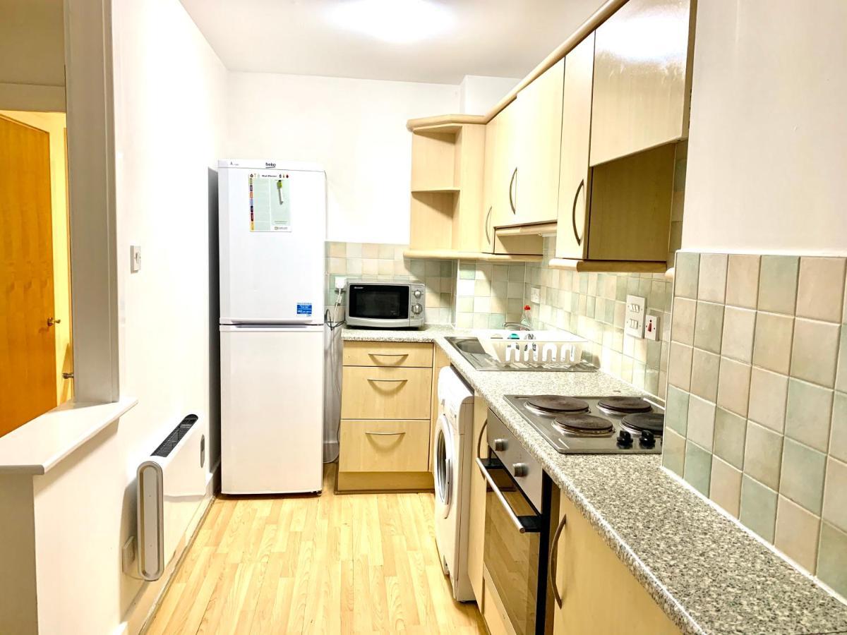Central London 2 Bedrooms, Seperate Recption, Full Kitchen, Free Parking Luaran gambar