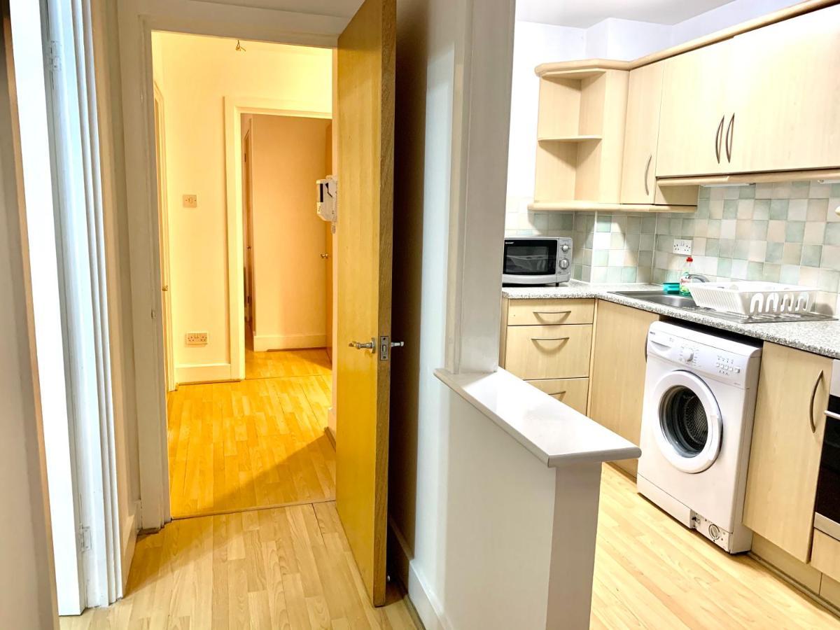 Central London 2 Bedrooms, Seperate Recption, Full Kitchen, Free Parking Luaran gambar