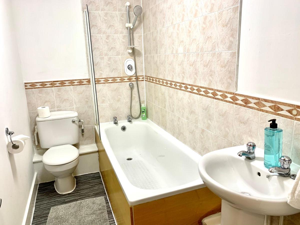 Central London 2 Bedrooms, Seperate Recption, Full Kitchen, Free Parking Luaran gambar