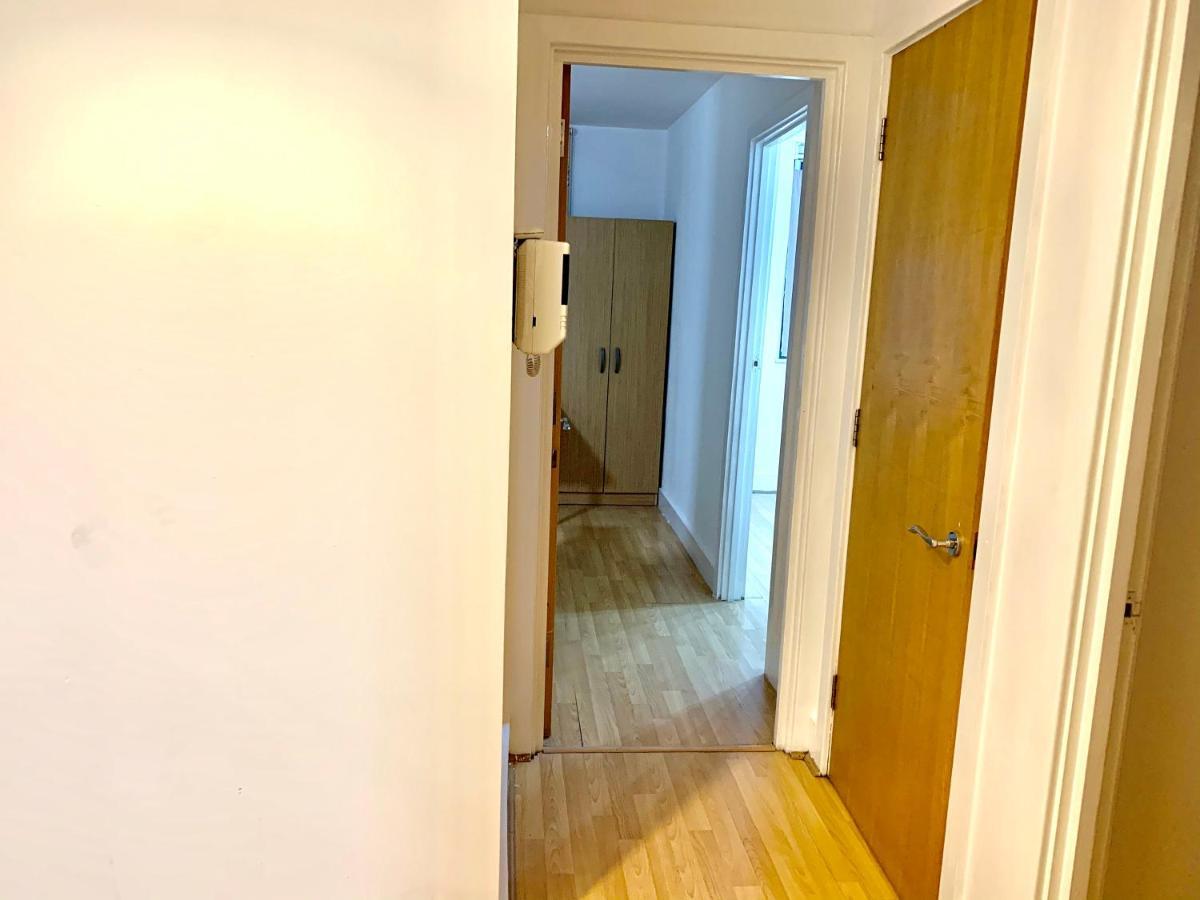 Central London 2 Bedrooms, Seperate Recption, Full Kitchen, Free Parking Luaran gambar
