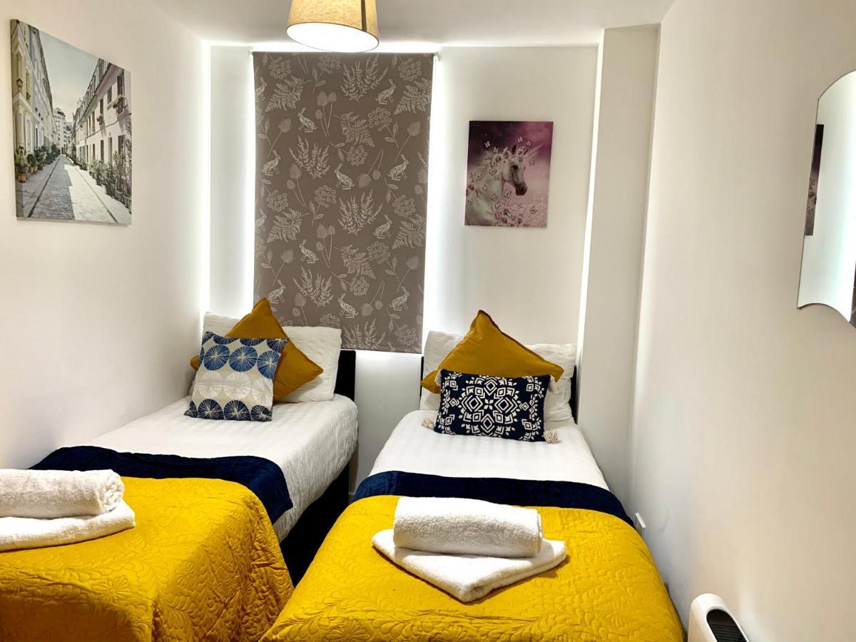 Central London 2 Bedrooms, Seperate Recption, Full Kitchen, Free Parking Luaran gambar