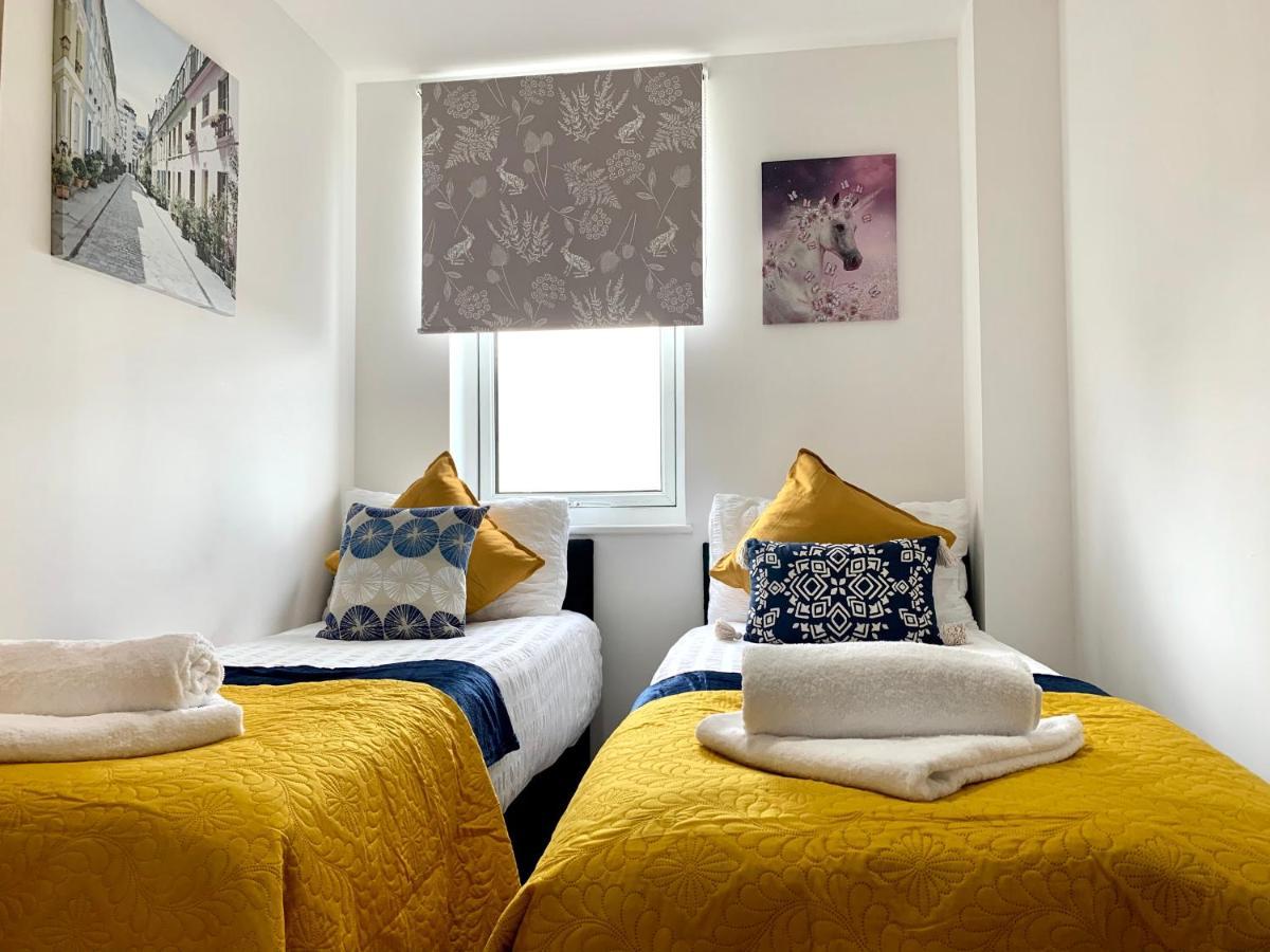 Central London 2 Bedrooms, Seperate Recption, Full Kitchen, Free Parking Luaran gambar
