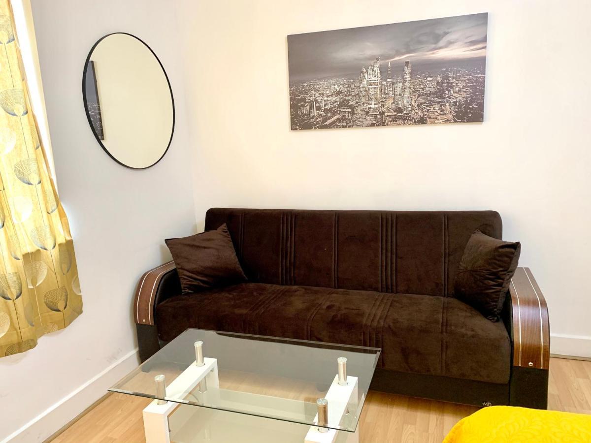 Central London 2 Bedrooms, Seperate Recption, Full Kitchen, Free Parking Luaran gambar