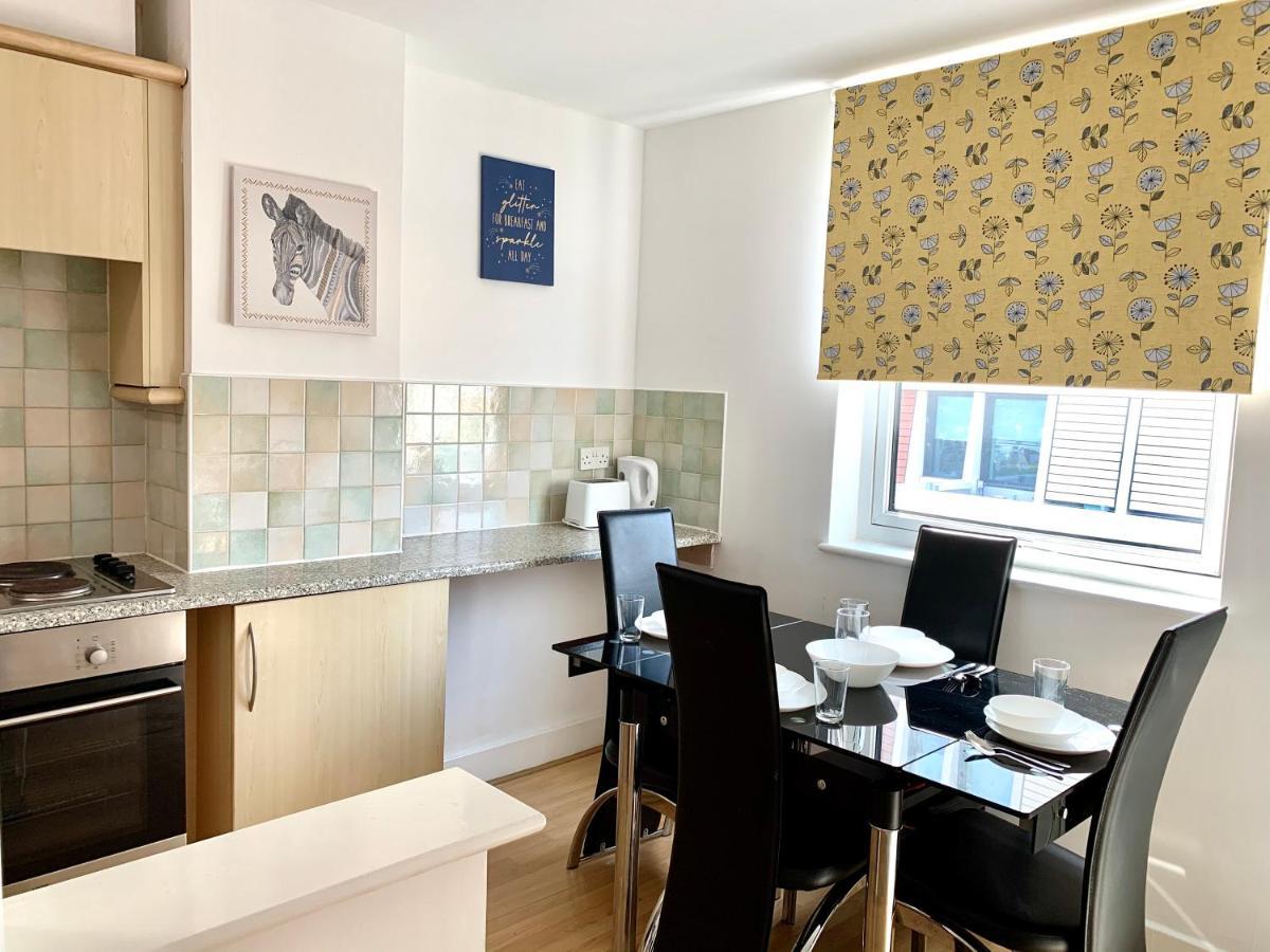 Central London 2 Bedrooms, Seperate Recption, Full Kitchen, Free Parking Luaran gambar