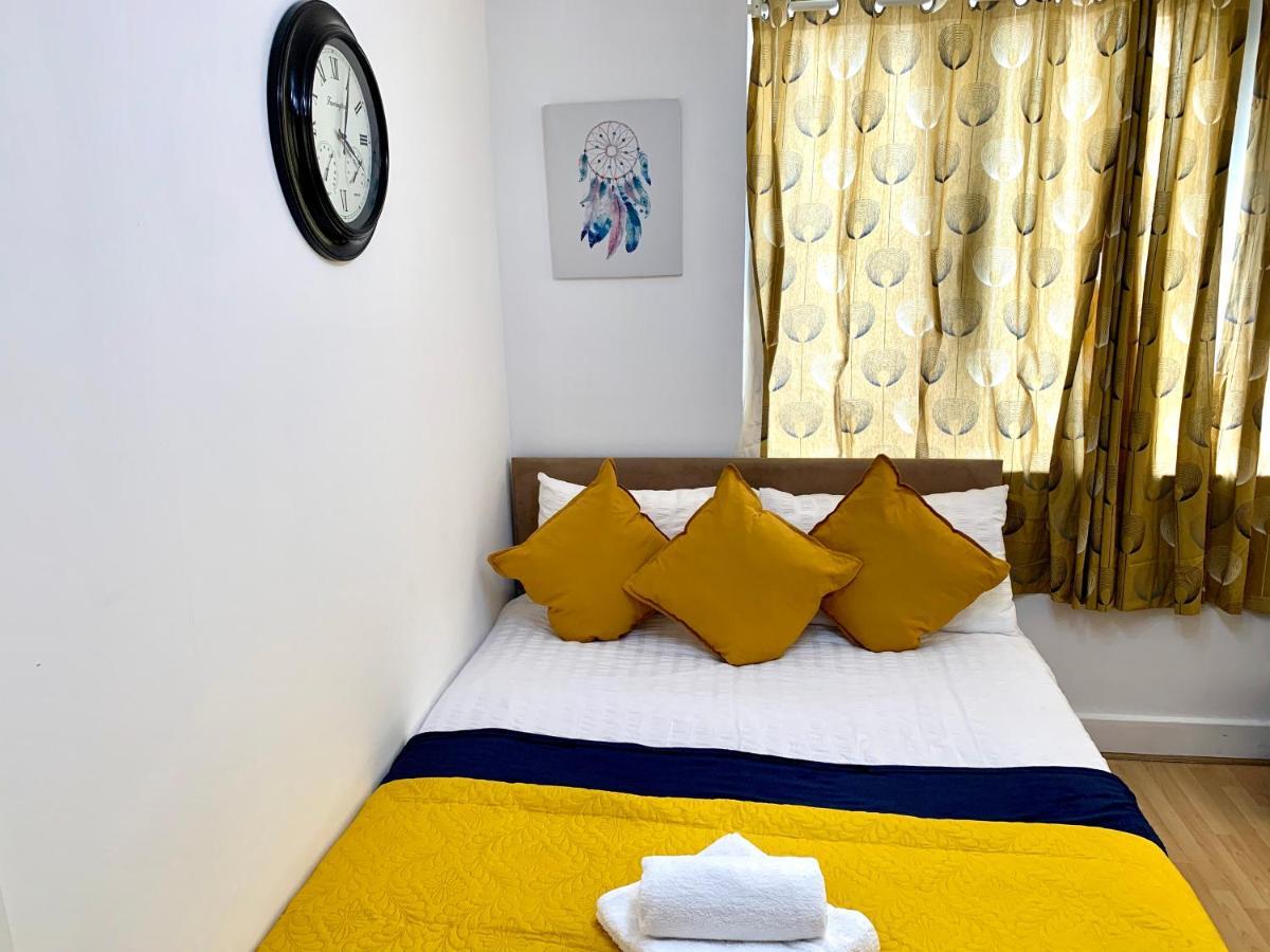 Central London 2 Bedrooms, Seperate Recption, Full Kitchen, Free Parking Luaran gambar