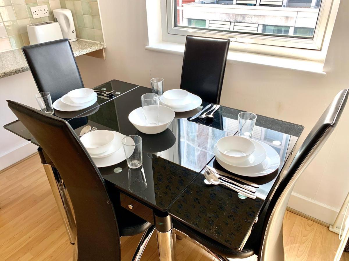 Central London 2 Bedrooms, Seperate Recption, Full Kitchen, Free Parking Luaran gambar